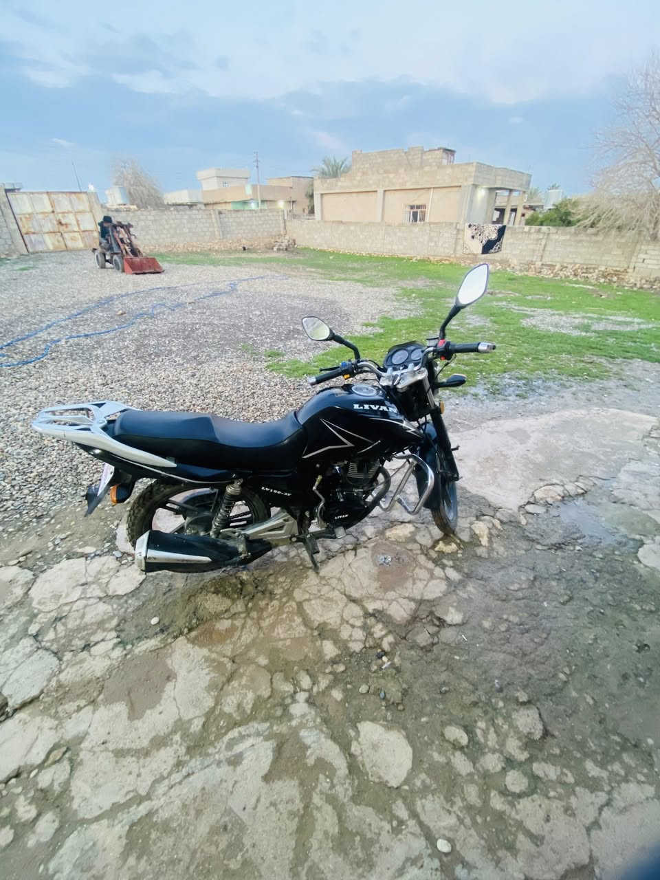 ماطور لبيع شرط من التاير لتاير  محرك ميه وخمسين كلشي شقل بي مايعوزي شي سعر 900وبي مجال ***********
