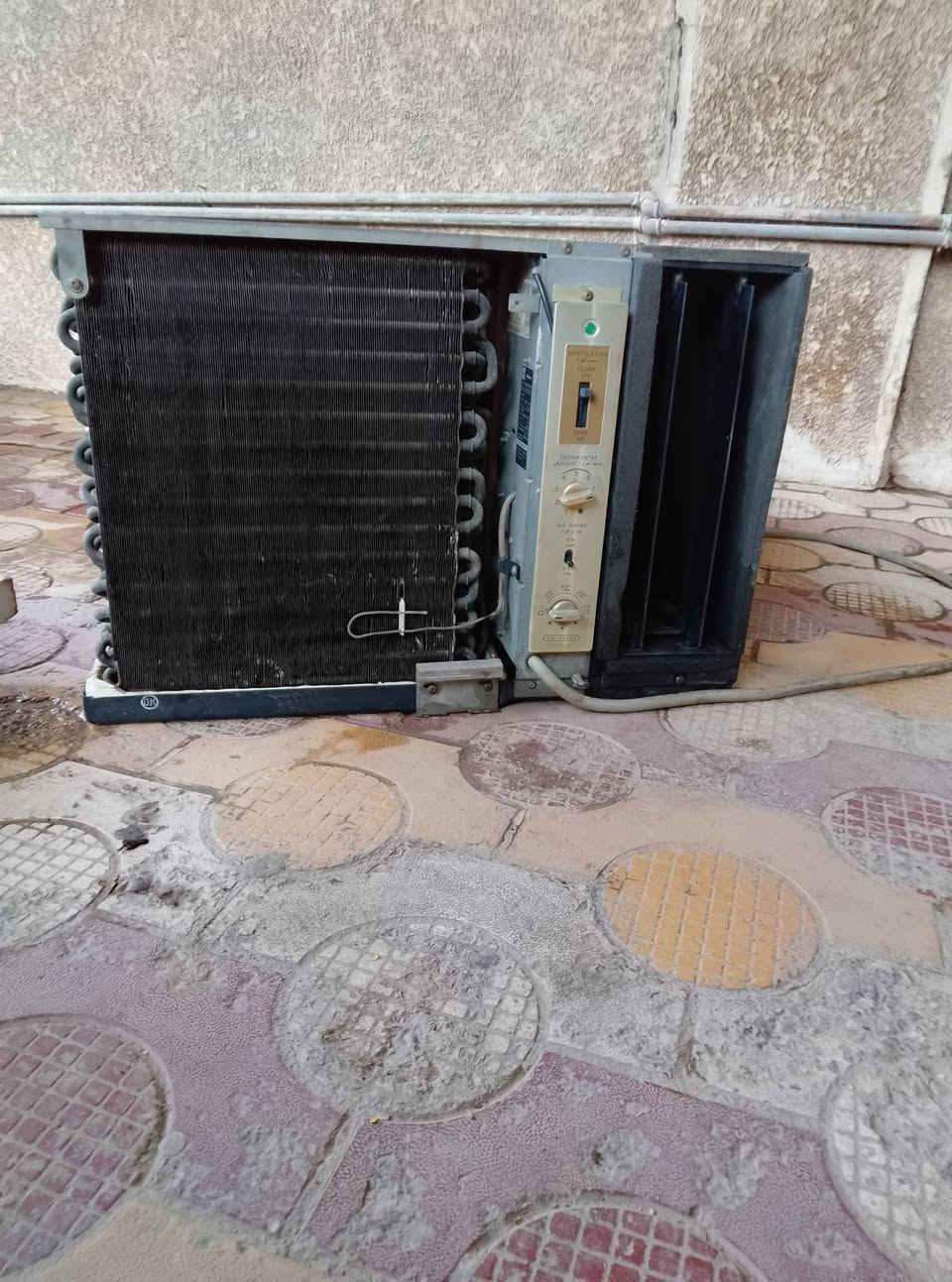 السلام عليكم مكيف لبيع عاطل ***********
