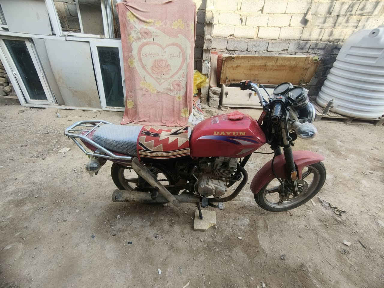 اسلام عليكم هاي دايون اوراق اصولي الدراجه متروكه وبيهة لحيم بشاصي الدراجه ما اعرف شبيهة ما بيهة بس شغلتهة تشتغل ومشيت بيهة الي شراي خلي يقيم وياخذهة الدراجه مستعجل عله بيعتهة عندي عمليه رقم الاتصال *********** والواتساب ***********
