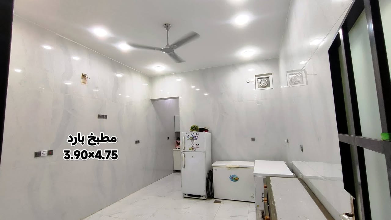 ✨ دار للبيع الحولي ((خلف اسواق بغداد ))✨
÷÷÷÷÷÷÷÷÷÷÷÷÷÷÷÷÷÷÷
📍 بناء حديث (سنة 2025) بإشراف هندسي متميز، تم استخدام أجود مواد البناء والتشطيبات عالية الجودة، مع تصميم عصري وواجهة حديثة (مودرن).

▬▬▬▬▬▬▬▬▬▬

🔹 تفاصيل العقار:

📐 المواصفات الفنية:
🔹 المساحة: 180 متر مربع – طابو صرف.
🔹 البناء: طابوق جمهوري (أبو سعيد) مع صب كونكريت مفحوص مختبريًا وبجودة عالية جدًا.
🔹 الخدمات: متوفرة بالكامل (ماء، كهرباء، تبليط، كيبل ضوئي).

▬▬▬▬▬▬▬▬▬▬

✅ الطابق الأول:

• غرفة نوم (5.10 × 4.00 م).

• منور يطل على غرفة النوم.

• صالة (6.75 × 5.00 م).

• استقبال (7.75 × 4.50 م).

• مطبخ بارد (4.75 × 3.90 م).

• مطبخ حار (2.18 × 1.80 م).

• درج بتصميم عصري.

• مجمع صحي متكامل داخلي.

• مجمع صحي متكامل خارجي.

• طارمة (كراج) تتسع لسيارة واحدة.

▬▬▬▬▬▬▬▬▬▬

✅ الطابق الثاني:

• غرفة نوم (4.90 × 4.75 م).

• غرفة نوم كبيرة (7.32 × 4.50 م).

• صالة (7.88 × 6.75 م).

• مجمع صحي متكامل.

• سطح بمساحة (5.10 × 4.00 م) قابل للتحويل إلى غرفة ثالثة.

▬▬▬▬▬▬▬▬▬▬

✅ الطابق الثالث:

• سطحان مستقلان (يمين ويسار).

• درج حديد.

▬▬▬▬▬▬▬▬▬▬

✨ المميزات الإضافية:

✔️ تصميم وتنفيذ هندسي متقن.

✔️ واجهة وتصميم عصريان (مودرن).

✔️ شبابيك ألمنيوم (سلايت).

✔️ أبواب خارجية من الحديد القاصة.

✔️ أبواب داخلية تركية.

✔️ تأسيسات كهربائية درجة أولى.

✔️ تأسيسات صحية درجة أولى.

✔️ خط مجاري خارجي مستقل.

✔️ منظومة كاميرات مراقبة.

✔️ منظومة أرضة ومكافحة الحشرات متكاملة.

👷‍♂️ تم تنفيذ البناء والإشراف من قبل المهندس أكرم الحسيني والمهندس أحمد كاظم، مع تصميم الخارطة والواجهة من قبل المهندس زين العابدين – مكتب النمط الهندسي.

📌 ملاحظات:

1️⃣ الدار جاهزة بالكامل، والمتبقي فقط تنفيذ الواجهة الخارجية حسب رغبة المشتري.

2️⃣ مطلوب إسكان، ويتم تسويته حسب الاتفاق.

3️⃣ الصور المرفقة في البوستر حقيقية للعقار المعروض.

▬▬▬▬▬▬▬▬▬▬

📍 موقع الدار:

منطقة الحولي – محلة (15) – رقم العقار (55) – شارع أسواق بغداد – ثاني فرع جهة اليسار، دار ركن على شارعين مقابل متنزه غير منفذ.

📍 يبعد عن شارع الحولي الرئيسي حوالي 95 مترًا.

▬▬▬▬▬▬▬▬▬▬

📞 للاستفسار عن السعر والمعاينة:

☎️ ***********

📱 (متوفر واتساب)
📢 ملاحظة: إذا عندك دار للبيع أو أرض زراعية اتصل بنا أو راسل الصفحة.
🏘️ ادخل على الصفحة موجودة اكثر من دار  معروضة للبيع في جميع الأحياء السكنية وبأسعار ومساحات مختلفة.
📞 أرقام التواصل موجودة داخل المنشورات. مراسلة وتساب ماسنجر
