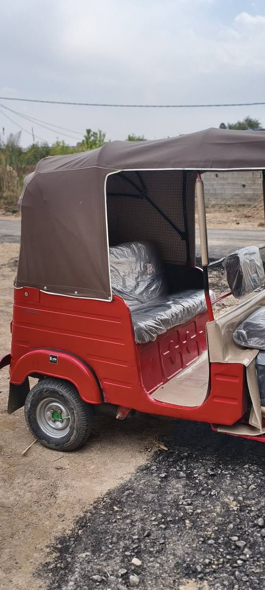 تكتك موديل 18 للبيع تكتك نضيفة مكفولة من الضربة اوراق اصولي كفالة للترقيم  مصبوغة جمالية مكينة لاتنقيص لا نضيح  رايدها ب 4500 مكاني نعمانية للاستفسار اكثر اتصل *********** .
