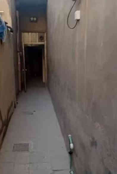 بيت ايجار 50 متر للاجار قريب ميلاد حولي
قريب على مدرسة المستجار

سعر الايجار 200الف عدا الماء والكهرباء ***********
