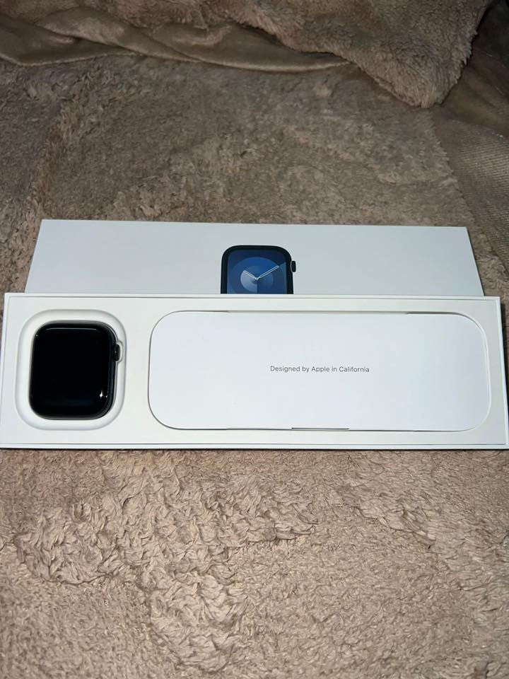 للبيع ساعه ابل جيل 8نضيفه 
سعر ٣٠٠ بيها مجال 
***********
