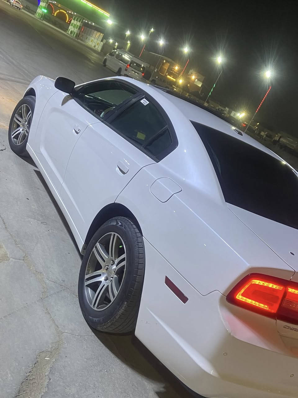 سلام عليكم ورحمة الله وبركاته دوج جارجر كنديه كلين2014 ابيضّ صدفي وين يلي يدور جديد SXTكفاله عامه فول 3600موصفات 1/1كير طياره شاشه جبيره حساسات فتحه بعد هواي موصفات داخل عسلي جلد ويل خليجي بلاد تخم تاير جديد  رقم بصرة دولي سنويه ل2029 مكانه بصرة مكلف بلنشر ***********
