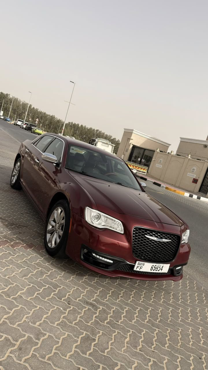 السلام عليكم كرايسلر اوباما في الامارات يعني ابيعلك اياها ب الامارات ب كاعها إذا جان عندك كتاب ضباط او كتاب دبلومانسي او مقيم  موديل 2019 لون احمر وارد امريكي ماشيه 90 الف حادثها جاملغ امامي صفحه السايق بدون ايرباك فول مواصفات بجم العريض بانوراما كشنات جلد تدفئه تبريد تحكم كشنات السعر 85 ورقه وبيها مجال بسيط الرقم *********** فقط واتساب فقط

