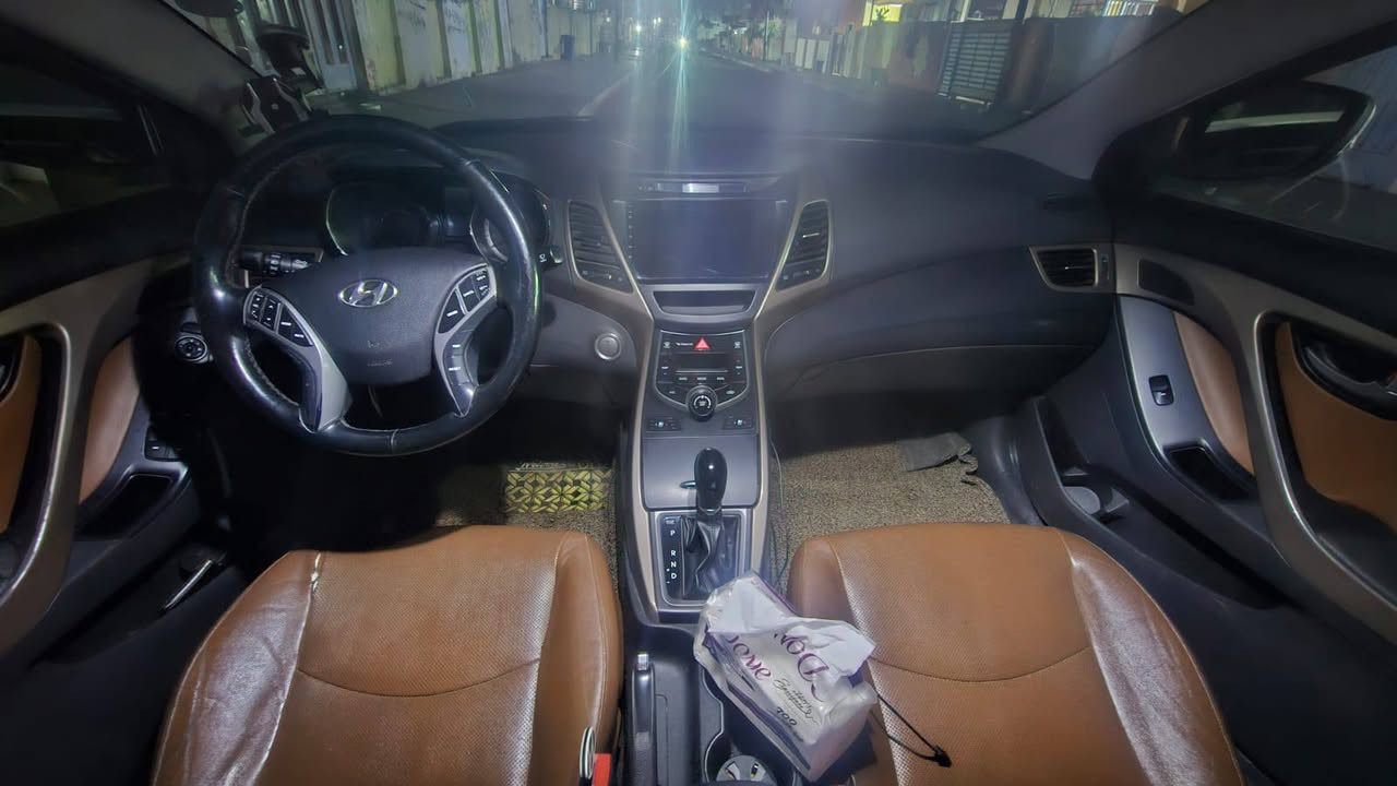 النترا فول مواصفات vip
المواصفات كالتالي:
محرك 1800 
بصمة ابواب وبصمة تشغيل
لد امامي ولد خلفي
ويل كب كروم
داخل قرميدي 
ستيرن هيتر
كشنات السائق كهرب 
كشن تدفئةو تبريد والخلفي تدفئة
فتحة سقف
طخم تايرات جديدة
سيارة جديدة ما بيه اي مصرف 
رقم جديد هزة جديدة بأسمي 
السعر الاتصال واتساب ***********
