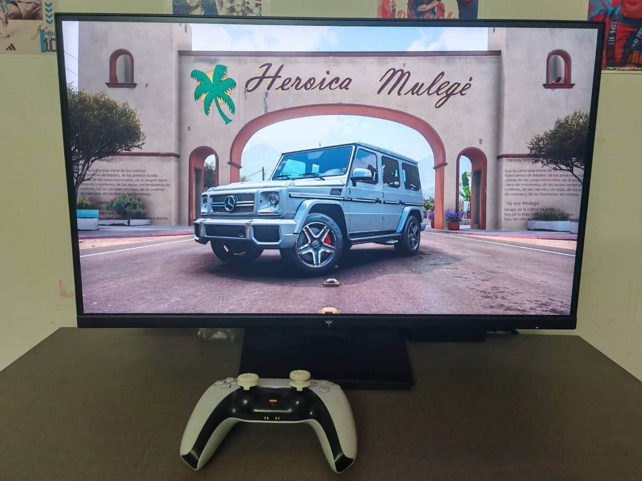 السلام عليكم
شاشة احترافية للألعاب 
KTC H27T7P-2 Gaming Monitor
المواصفات الرئيسية
الحجم: 27 بوصة
الدقة: 2560×1440 (2K QHD)
نوع البانل: Fast IPS
معدل التحديث: 210Hz
سرعة الاستجابة: 1ms MPRT
الشاشة: Flat مو Curved
نسبة العرض: 16:9
HDR400
تدعم:
AMD FreeSync
NVIDIA G-Sync Compatible
الألوان والصورة
تغطية ألوان:
100% sRGB
97% DCI-P3
1.07 مليار لون
سطوع: 400 nits تقريباً
زوايا رؤية 178°
المنافذ
2× HDMI 2.1
2× DisplayPort 1.4
منفذ Audio Out للسماعات
USB للتحديث فقط
المميزات
مناسبة جداً للألعاب التنافسية مثل:
Valorant
  *Forza Horizon 5
  *Fortnite
Warzone
FC 26
صورة ناعمة جداً بسبب 210Hz
تدعم تعديل الارتفاع والدوران Pivot
VESA 100×100 للتعليق على الحائط أو Arm
Low Blue Light لحماية العين
السعر325 جديدة ونظيفة وهم السعر قابل للتفاهم


**إذا كنت صاحب هذا الإعلان وتريد حذفه لأي سبب، رجاءا أرسل رسالة إلى الدعم الفني**