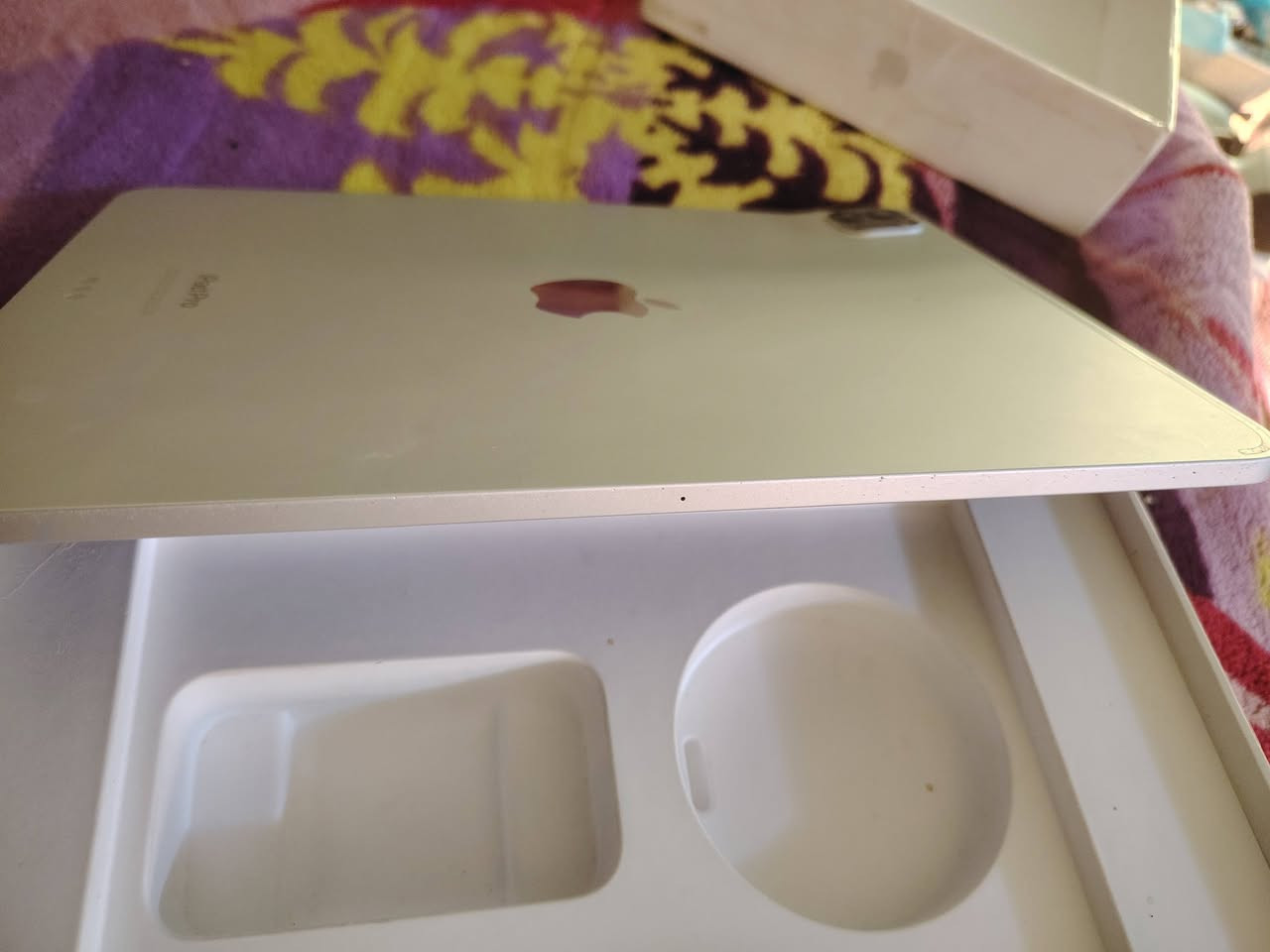 ايباد 11pro ماكس  بي طخه بل شاصي وبل شاشه معالج m2 ذاكره 256 نضيف مع وصل وفحص كامل  استعمال قليل فقط لدراسه ونكسر بس شغال من كلشي أخذته ب1350.000
 وهسه رايده500بي مجال قليل الشراي بي خير ويدلل
***********
***********
