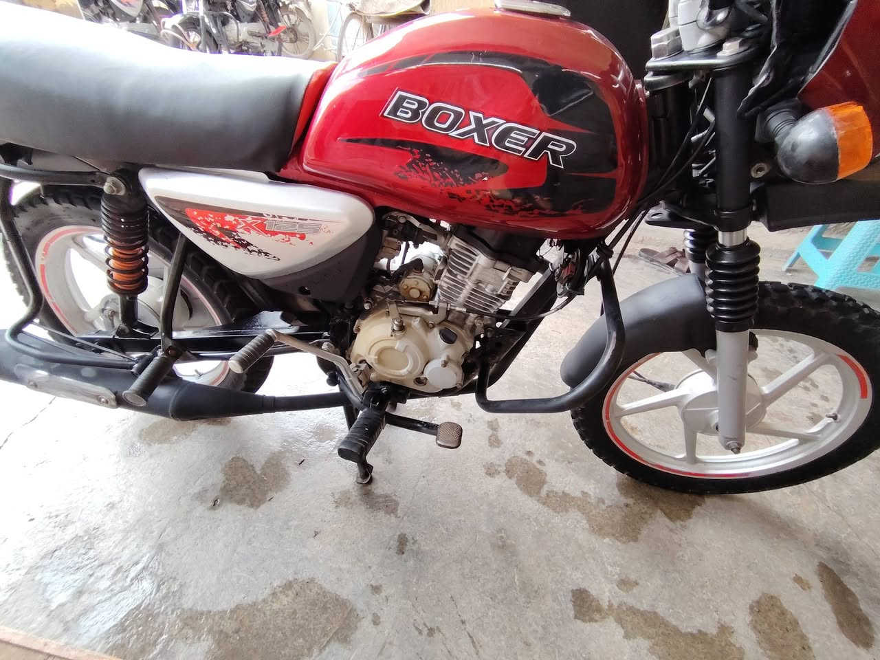 اسلام عليكم دراجه بوكسر موديل 2018اةوراق شرط ترقيم بوجهك تروح اللمرور اترقم كهربايات كامله هندر سلف. نكره مكينه خير من الله دبلا لايت عالي ناصي تايرات جدد نضيفه وشوفت عينك  بالحقيقه والله احله من صور السعر 800المكان ديالى بعقوبه ***********
