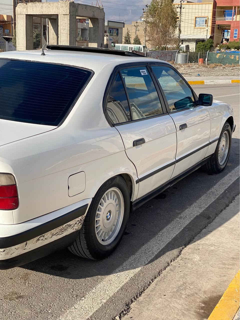 بيم مؤديل 91 گير عادي مةكينة 520 سلايت دوو پارجةي بؤياخة بي ليدان پشتةوة پيشي بةشةرت گير مةكينة توند و تؤلي بةشةرت سةيارةكة جاهيزة يةك دينار مةسروفي نية 2 وةرةقة خةرامةي لةسةرة دواي محملة دةگةرينمةوة سةيارةكي زؤر پاك ماوةتةوة جوار تاية و ويلي نوية تازة بؤم بةستوة جوار جام كارةبا لة هةوليرم رةقةم تةلةفؤن *********** سحري 45 محملة أربيل, العراق
