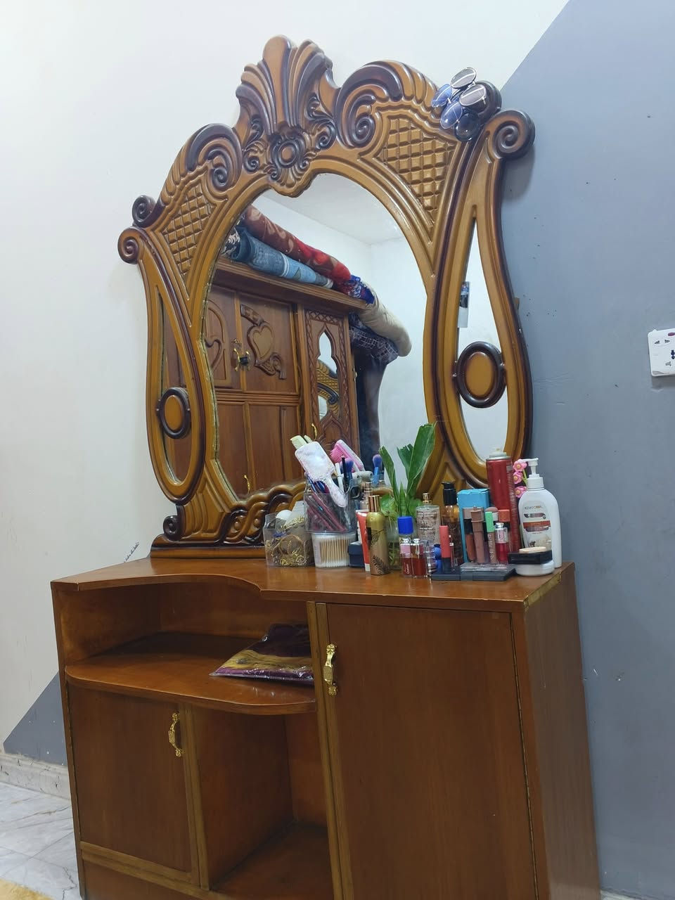 السلام عليكم غرف النوم للبيع مكان الدورة ***********/*********** بي واتساب
