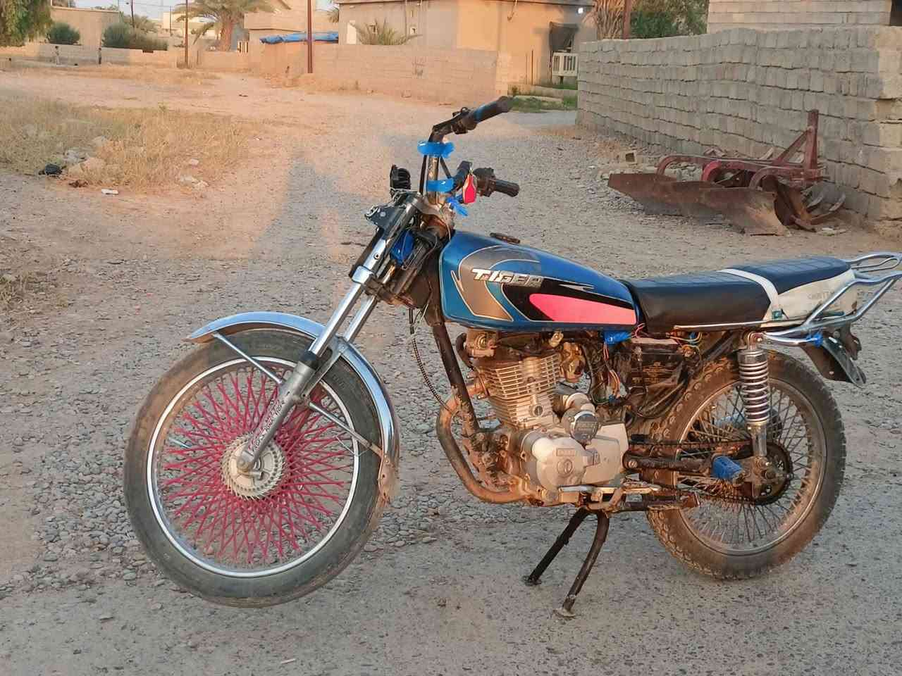 السلام عليكم ورحمة الله وبركاتة
يوجد دراجه كلك للبيع 
الدراجه فول مواصفات 
نشاطه فول محرك 20 نضيف 
نگره سلف
دراجه شقل ومشي ماصد وراك 
السعر 200 قفل قفل قفل 
دراجه مال حربكه 😉
مكاني قريت شميط
للاتصال والاستفسار 0775 792 3268
