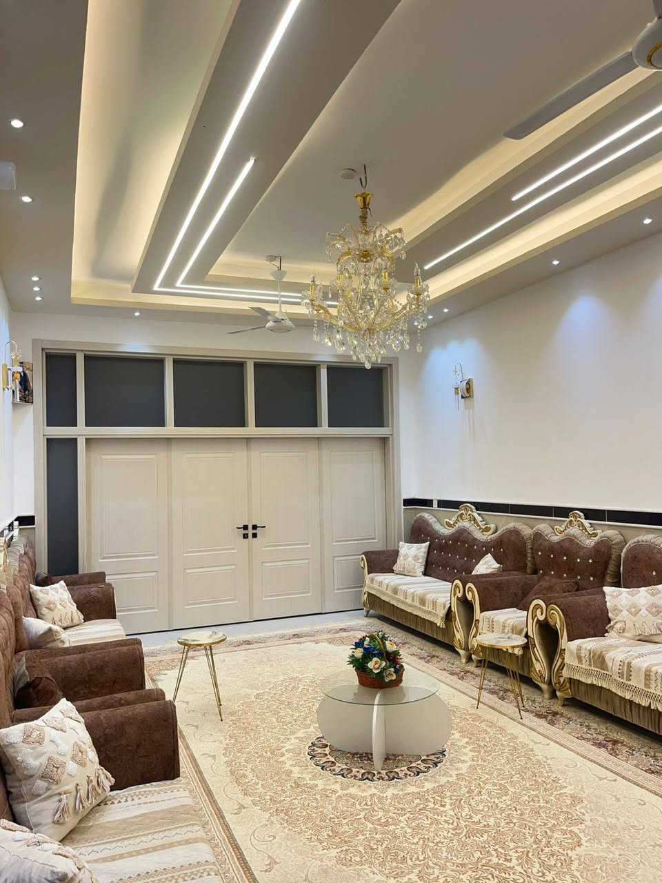 بيت ٢٠٠ متر طابقين بناء درجه اولى حديث حي القدس على شارع ٢٠ بناء حديث ٦ غرف نوم ***********
