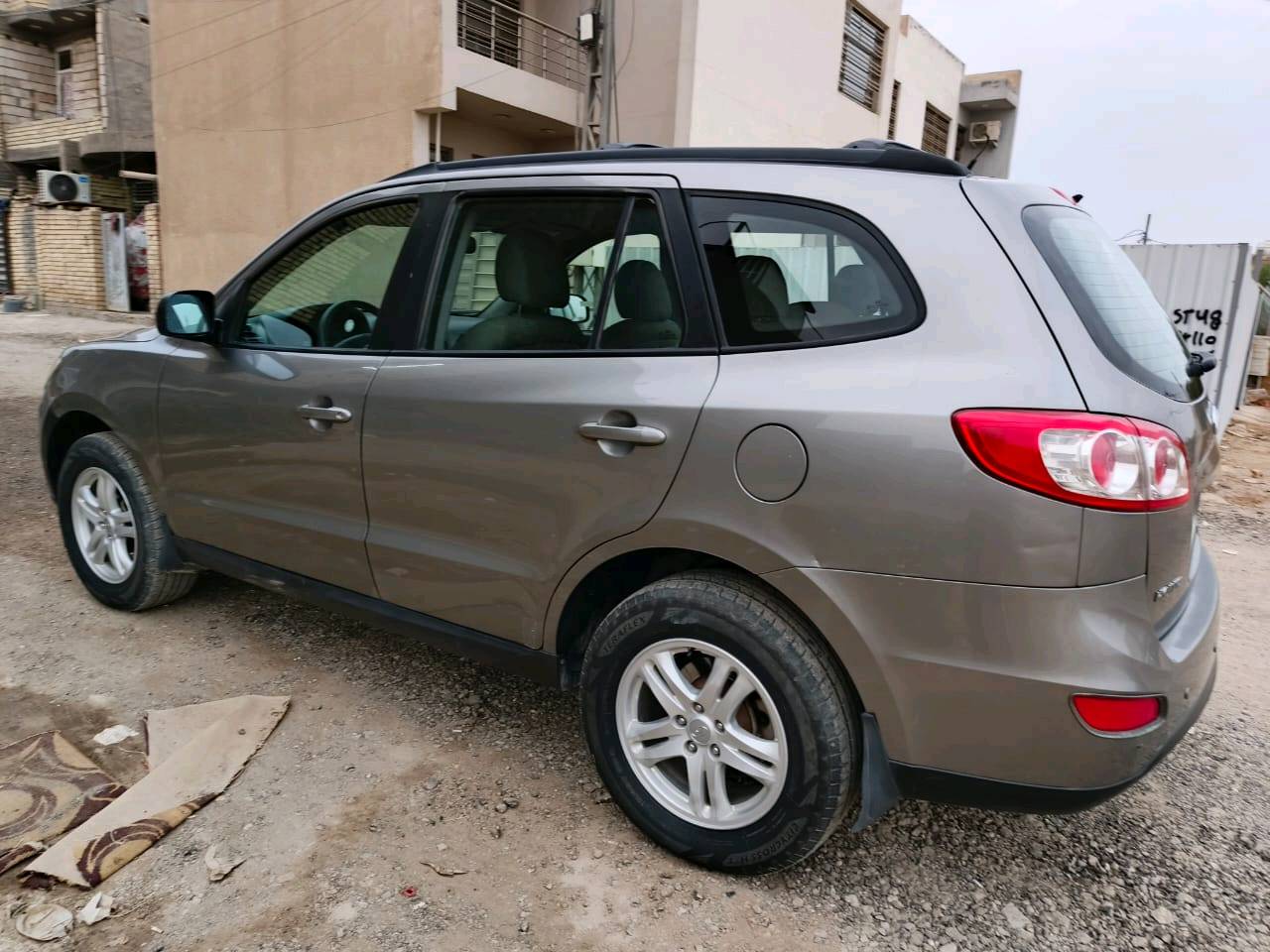 سنتافي وارد أمريكي 2011 محرك 2400 سياره ليبل واحد بدون صبغ او تبديل حادثها ضربه خفيفة جاملغ امامي ايمن بدون صبغ او تبديل السعر المطلوب 125$ وبيها مجال بسيط 