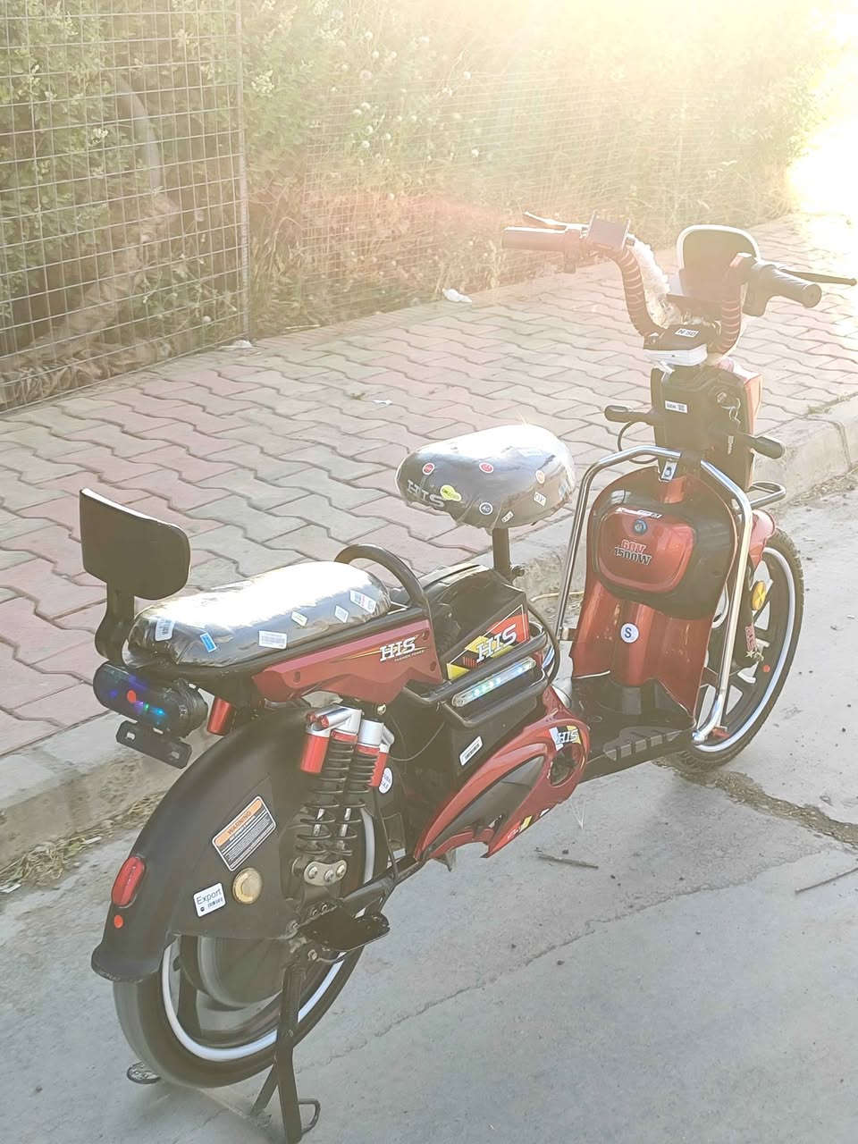 پاسکیل شەحن بۆ فرۆشتن مارکەی هایس حەجم٢٠ ە پێنج پاتری ١٦ ئەمپێری ئەسڵی لەسەرە 
شاشە ئایپادە، بلوتوزە، ٤ گێڕە، ستاندی مۆبایلە، چواری هەیە، بەگلایت لید و لایتێکی زیادەی بۆ داندراوە
ئیستاپەکانی مەزبوتە بێعەیبە
سعری ٣٠٠ هەزار و کەمێک مەعامەلەیە
ناونیشان قەڵادزێ گەیاندنیش هەیە بۆ ناو قەڵادزێ بشدار, السليمانية


**إذا كنت صاحب هذا الإعلان وتريد حذفه لأي سبب، رجاءا أرسل رسالة إلى الدعم الفني**