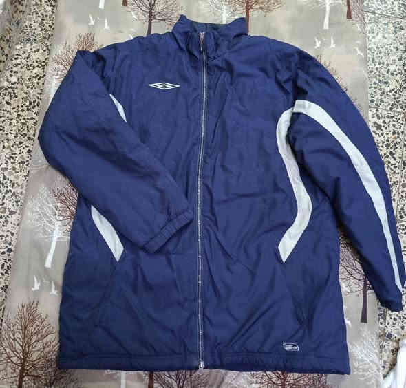 متوفرة قمصلة رياضية ماركة UMBRO الاصلية بالة نظيفة جداً سحاب زجاجي ب15الف دينار للحجز خاص او الاتصال بالرقم ***********
كل مناطق بغداد والمحافظات ب5 الاف 
ملاحظة ///يرجى فحص القطعة امام المندوب واي خلل بالقطعة يرجى بيد المندوب بدون دفع اجور التوصيل
