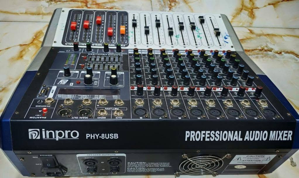 ميكسر صوت مدمج بمكبر قدرة (Power Mixer) للبيع علما ان المواصفات الأساسية هي .. (Specifications)
عدد القنوات (Channels): يحتوي على 8 قنوات (8 Channels) لتوصيل المايكروفونات والآلات الموسيقية.

​مكبر صوت مدمج (Built-in Amplifier): يحتوي على مضخم صوت داخلي (باور) مدمج لتشغيل السماعات مباشرة (Passive Speakers) عبر مخارج (Speaker Outputs) الموجودة في الخلف (تدعم وصلات Speakon و 1/4 Jack).

​منفذ USB: يدعم تشغيل ملفات الصوت (MP3) مباشرة عبر فلاش ميموري، مع شاشة تحكم صغيرة مدمجة.

​بلوتوث (Bluetooth): يدعم التوصيل اللاسلكي لتشغيل الصوت من الهاتف أو التابلت بسهولة.

​مؤثرات رقمية (DSP Effects): يحتوي على معالج مؤثرات رقمية مدمج (مثل صدى الصوت Reverb/Delay) لتحسين أداء الصوت في المناسبات والمساجد أو القاعات.

​طاقة فانتوم (+48V Phantom Power): لدعم تشغيل المايكروفونات المكثفة (Condenser Mics).

​منظم صوت (Equalizer): موازن صوت لكل قناة للتحكم في الترددات العالية، المتوسطة، والمنخفضة (High, Mid, Low).

السعر 400 الف دينار ورقم الهاتف لغرض التواصل هو *********** مع وات ساب وغير متواجد على الفيس 
تحياتي
