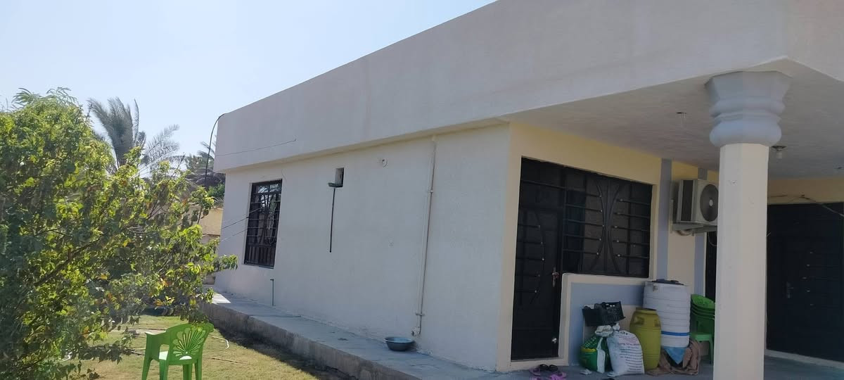 قطعه ارض مساحة 600متر
مساحة البناء 140متر كامل الخدمات ماء كهرباء تبليط لحد باب البيت 
العنوان البوعيثه شارع معمل غاز الرحمن مقابل المستوصف الجديد 
***********
