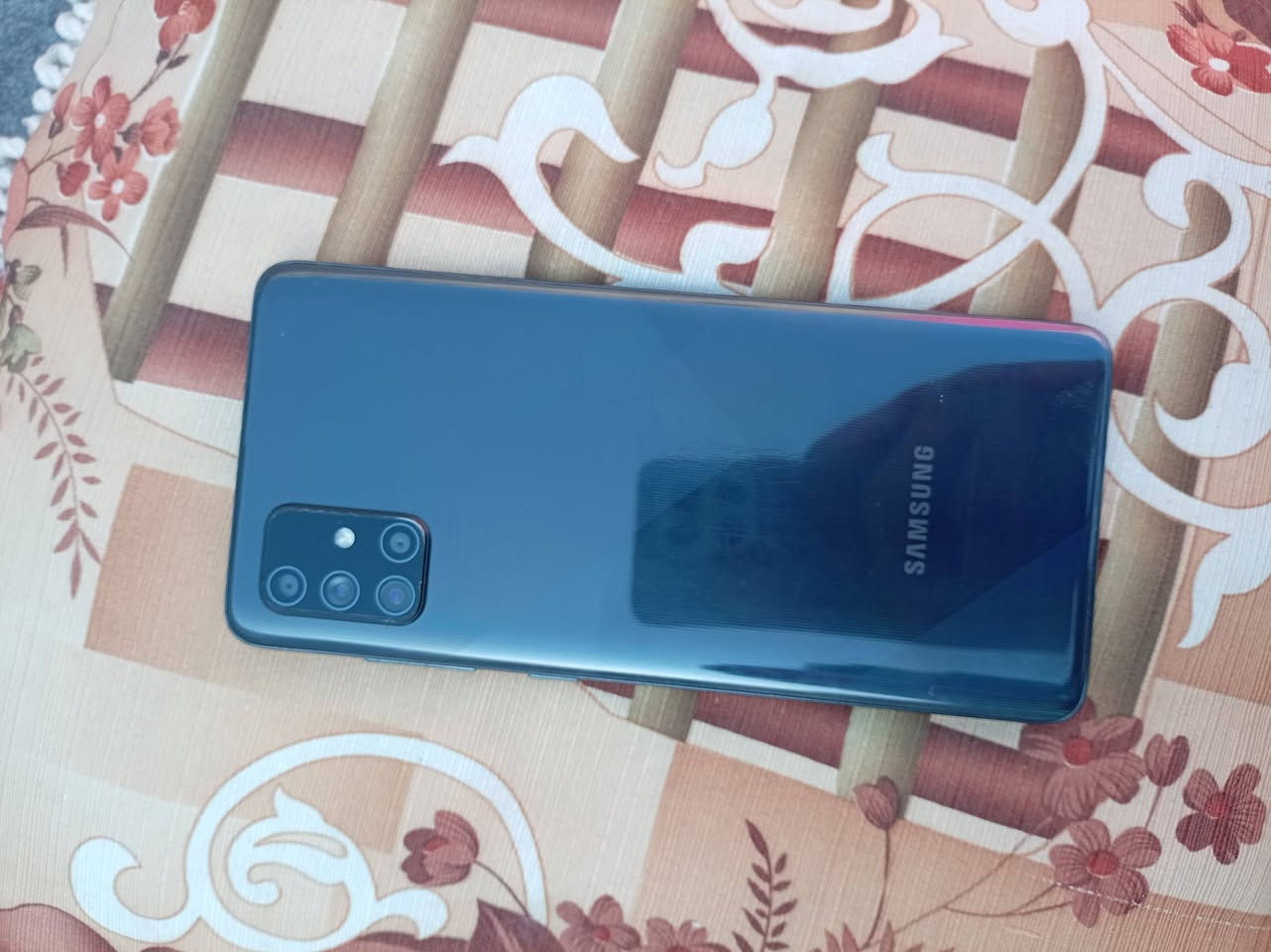 جهاز A71 فول نضافه سعره 120 غراضه كامله جهاز شرط اي خلل يرجع مامفتوح شاحنه اصليه وياا مكاني الجانب الايمن الاقتصاديين *********** موشراي لاتخابرني
