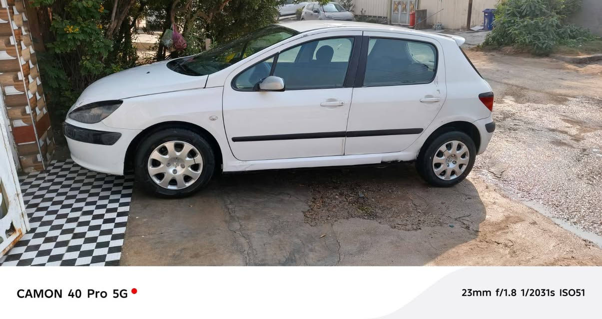 السلام عليكم للبيع بيجو فرنسي موديل 2005 سياره جاهزة كير مكينه حداديه كله جاهزة مكفولة من الضربه بيه صبغ مكانات بسيطة السعر 44 مكانه حله الاتصال ***********
