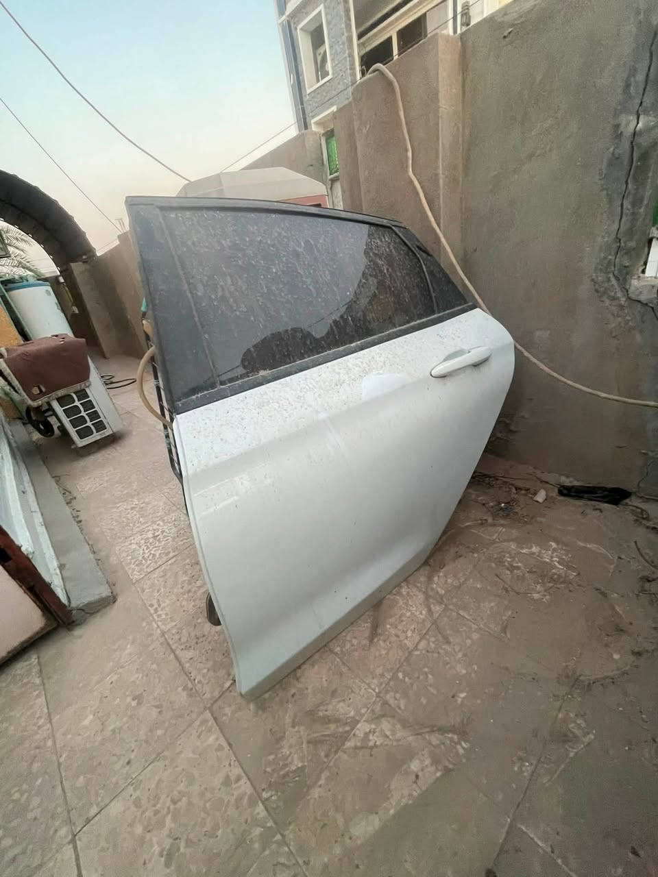 اخوان هاي الباب مال سي 200 موديل 15 بلاديه امريكي تفصيخ هيه وبطانه وجامه كامله بدون صبغ انطي سعر وتعال اخذهة بلمعقول 
مكاني ديالى 
***********
باب ورة سايق الخلفيه
