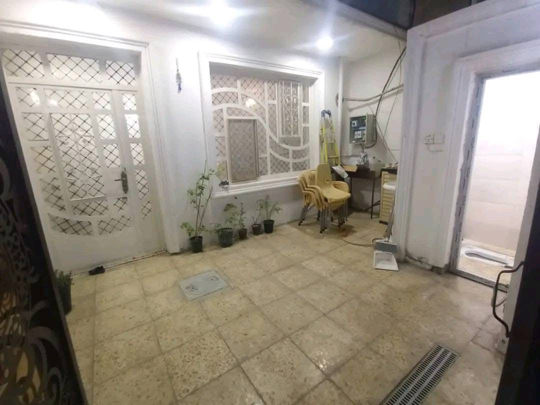 مشتمل للبيع مساحته ١٠٠متر طابق واحد  يحتوي على صاله وغرفه نوم ومطبخ وصحياته بناء جديد على شارع ١٥ مقابيل المستوصف حي التراث للإستفسار اتصال.
*********** بيه واتس اب...
