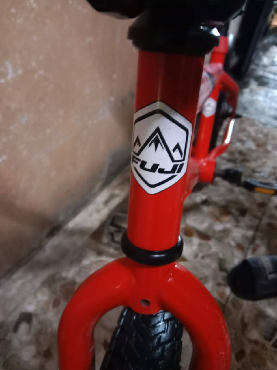 السلام عليكم بايسكل بي ام اكس أمريكي حجم 20 بايسكل عوزا بس تعديل إطار الخلفي وتاير الأمامي سعره 60 وبي مجال ***********
