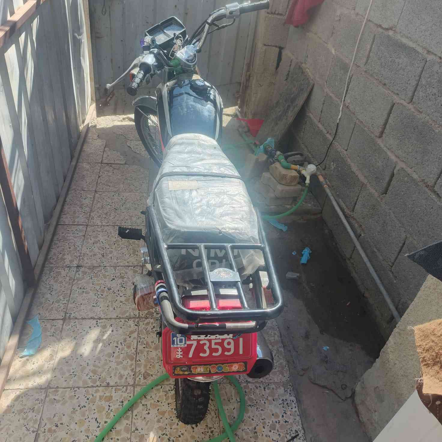 سلام عليكم دراجه للبيع اربعه كير طالعه 2025 طالعه من الوكيل صارلها 300 اشهر اوراق اسكنر***********
