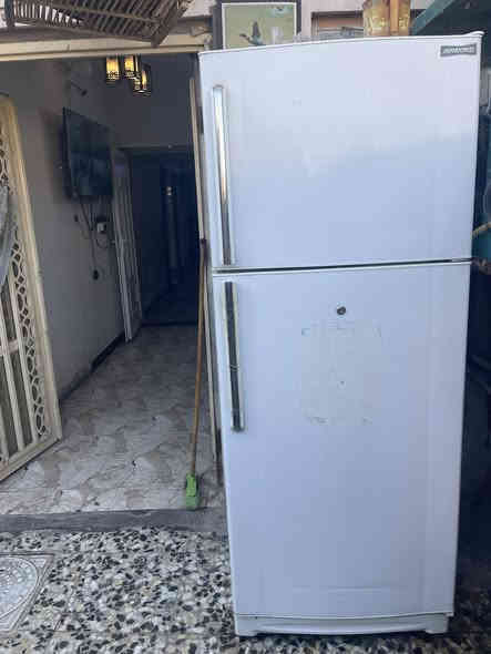 ثلاجه حجم جدا جبير ه ونضيفه
ابد مداخله تصليح  تجميد خير من الله السعر ٢٠٠وبيها مجال
المكان البياع ***********

