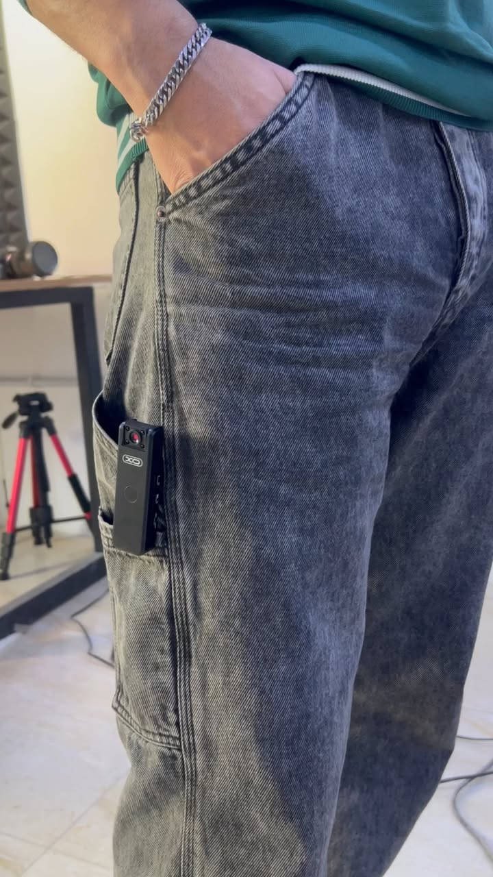 كاميرا تصوير ومغامرات❤️سعر 35الف❤️

المميزات
دقة تصويرFull HD 1080Pلتسجيل فيديو واضح.
كاميرا قابلة للدوران حتى180 درجةلمرونة في التصوير.
مزودة بـ4 لمبات رؤية ليلية بالأشعة تحت الحمراءللتصوير في الظلام.
تسجيل فيديو مع صوت بفضل الميكروفون المدمج.
بطارية مدمجة3.7V بسعة 200mAh.
زمن تسجيل يصل إلى100 دقيقة(تشغيل) و88 دقيقة فيديو فعلي.
تدعم كرت ذاكرةTF Card حتى 256GB(المرفق 32GB).
أزرار تحكم جانبية سهلة الاستخدام (تشغيل / تسجيل / رؤية ليلية).
تصميم صغير وخفيف وسهل الحمل.
شحن عبر منفذUSB – DC 5V/1A.
بلد المنشأ:الصين.
محتويات الصندوق
كاميرا تسجيل رياضية XO ZF01.
كابل شحن USB.
كرت ذاكرة32GB.
دليل الاستخدام.
علبة أصلية مختومة.


**إذا كنت صاحب هذا الإعلان وتريد حذفه لأي سبب، رجاءا أرسل رسالة إلى الدعم الفني**