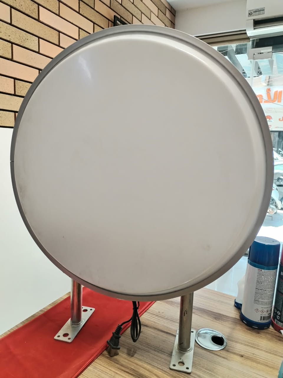 بوكس ضوئي 50*50 دائري   وجهين انيق وقوي للاستفسار إعلانات الحكيم بغداد شارع السعدون ساحه النصر ***********
