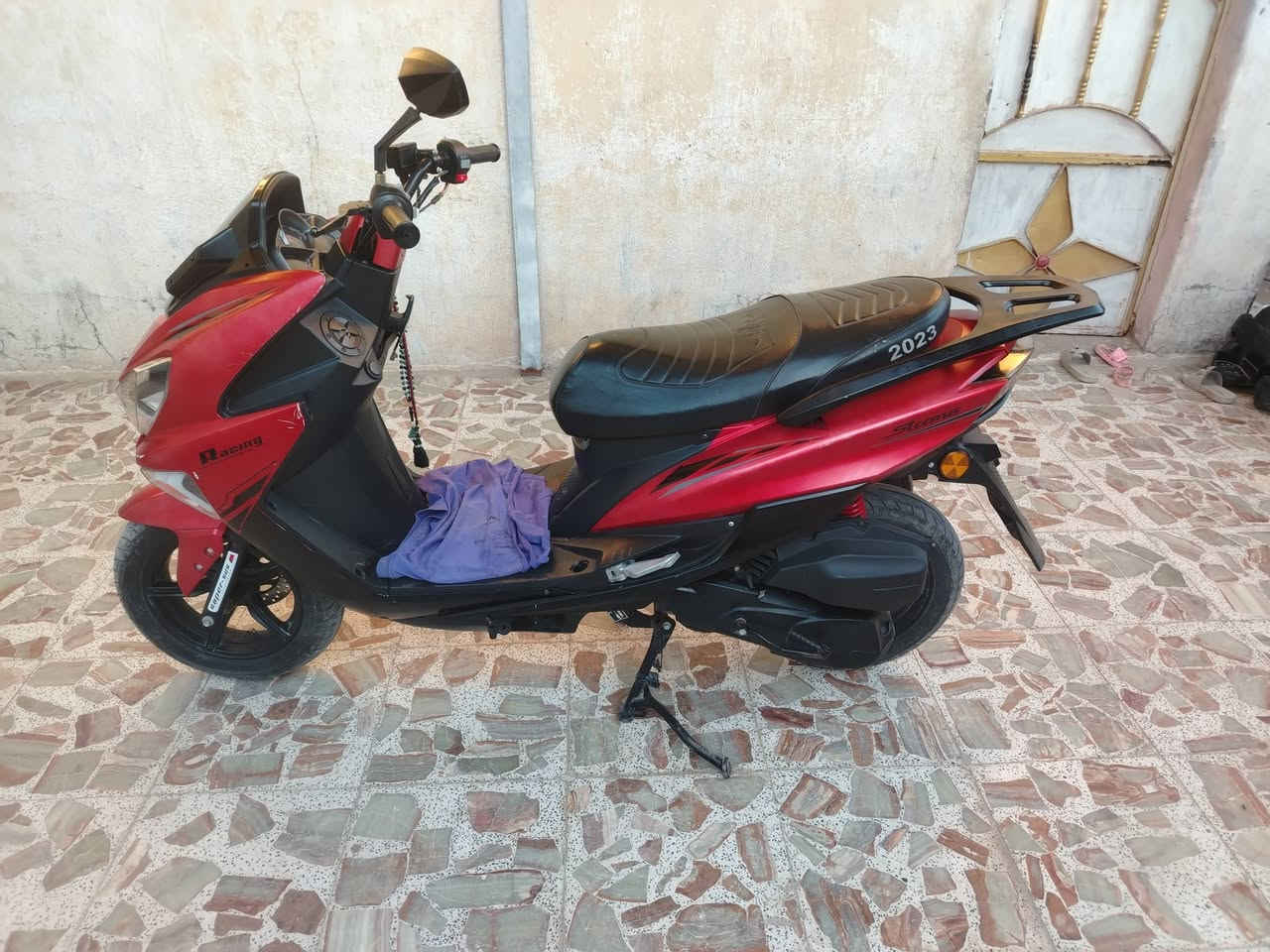 السلام عليكم من رخصه الادمن.
وينه الي يدور نضيف وكشخه دراجه صيني باب اول. نضافه فول واحله من الصور الدراجه كفاله عامه ونضافه فول وكيلها ابو رمانه دراجه كشخه وحلو ورزنه مال طالب. ما متعوبه ابد   تجي تشوف بعينك سعرها 575 وبيها مجال حك الجيه.... ***********
