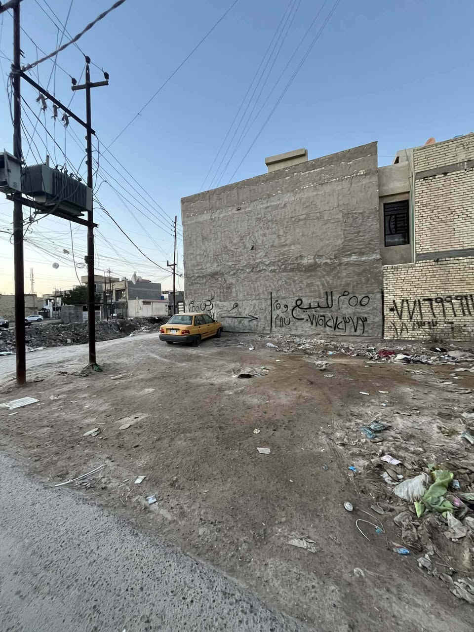 قطعة 110متر ركن
واجهة 10نزال11
وجهين بيها 
السريدات مربع الثالث 
شارع تبليط سند 25
واذا تريد نص قطعه هم عادي


**إذا كنت صاحب هذا الإعلان وتريد حذفه لأي سبب، رجاءا أرسل رسالة إلى الدعم الفني**