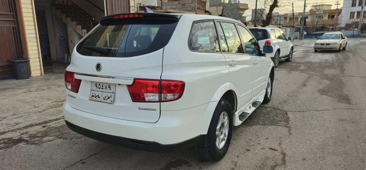 سانگوێنگ کایرۆن 2011گێڕعادی بێ بۆیاخ سێ پەڵە بچوك ساردی هەیە سەنەوی ساڵونیوێکی ماوە بیتاقەی بەنزینی هەیە سعر{77}***********
