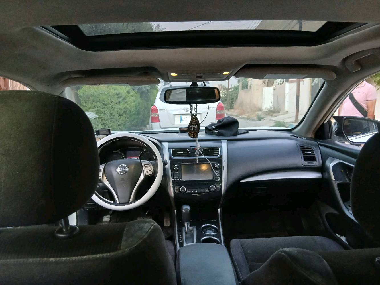 نيسان التيما 2013 وراد امريكي  بيها ٤ قطع ونص  . بصمه سلايت تحكمات ستيرن abs كروز سرعه كامره كشن كهربائي تبريد تدفئه  فول مواصفات كير محرك شرط عليها غرامه ١٣ ورقه شرط التحويل 