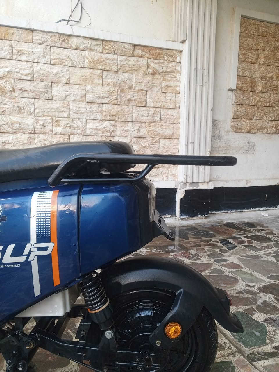 السلام عليكم
الدراجة للبيع 
موجود واتساب او ماسنجر 
رقم(***********)
مواصفات

لايت عالي ناصي 

اشاير يمنة يسرة

ثلاث سرع 

ملف 1500

بريكات المامي دسك والخلفي بنز

بيهة بطاريات منفوخة بس هاذ العطل الوحيد بدلهن وروح اطرك بيهة

تمشي. 80 كيلو بل شحنة
