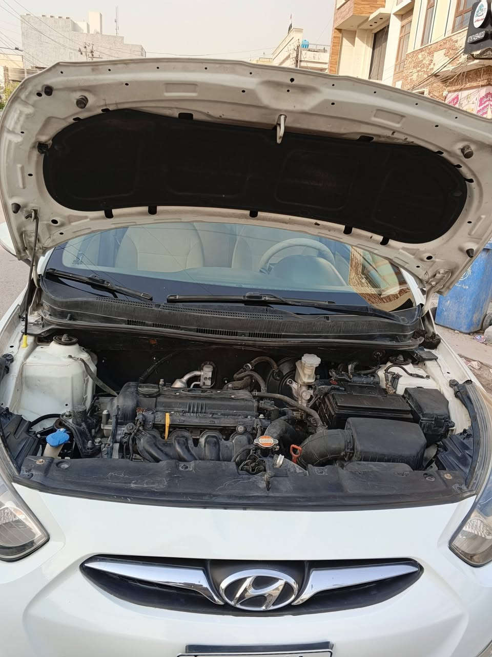 سلام عليكم للبيع 
اكسنت موديل 13 رقم بغداد الجديد هزه جديدة استلام شركه خليجي دبل قطره السياره جديده ماشيه 94 حقيقي
السياره مال بيت بالعافيه على ياخذه 
الف مذب عليه 
بدون صبغ فقط الدعاميه الاماميه للجماليه بدون اي ضربه
بيه ملاحظات جدا قليه 
كير 
مكينه 
صدر 
تايرات 
تبريد ثلج 
كله خير من الله 
للاستفسار اتصال ***********
السعر 106$
بيه شي قليل حك الجيه
مكان بغداد حي الخضراء
