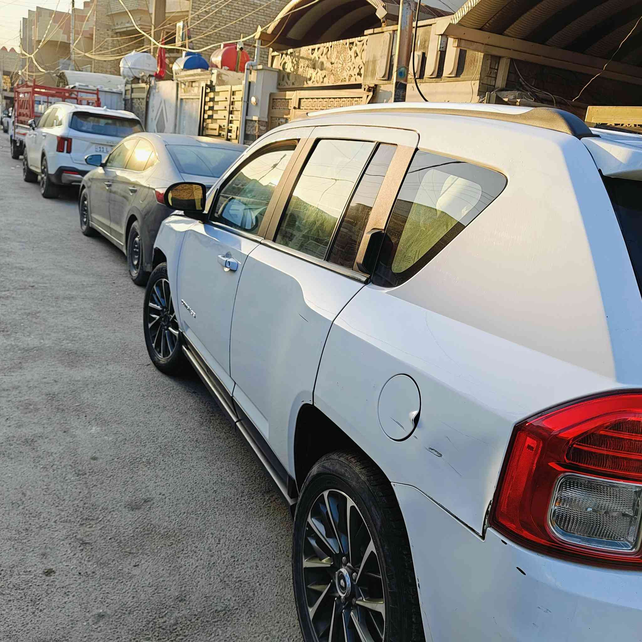 سيارة جيب كومباس 2013 لمتد مكينة 2400 فور ويل تحكم ستيرن تدفئة كشنات تبريد شغال كبير ومكينة خير من الله  ماشية 80 الف ميل صبغ جاملغ ونص وباب رقم بغداد  السعر 85   *********** شرط التحويل
