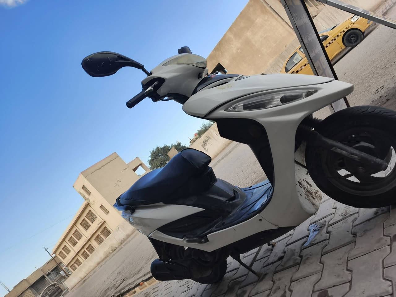 كامكو جي 4
قبل اسبوع نزلتها من الحاوية
مكينة كفاااالة
نگرة سلف شرط النظافة فووووووول 
ميكنة ماكو صوت نااااعمة
شرط بانزين فقط محسن ادير الها ماكو عادي 
مكاني الكوفه 
السعر ٧٠٠ وبيها مجال حق الجية
***********
