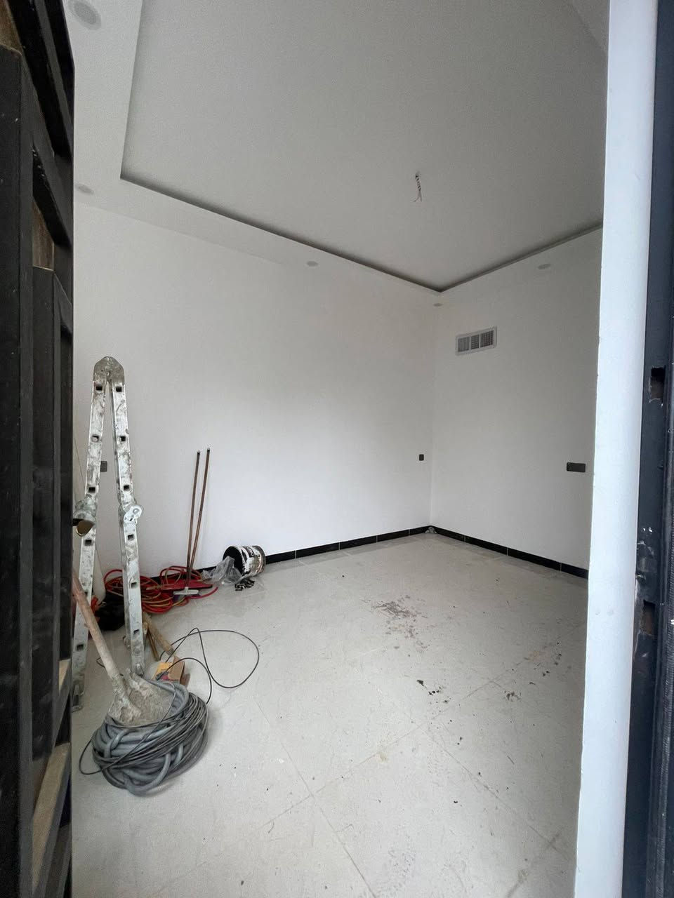 #بيت البيع في حي الكندي جمعية نور    #المساحة 100
 #واجهه 6 متر
عدد غرف نوم  4 و  ستقبال خدمات كامل 
سعر 85 مليون بي 
 عنوان #مكتب_الناصيف تقاطع حي العربي مقابل محطة تعبية العريان لاستفسار ☎️***********
☎️***********
☎️***********
