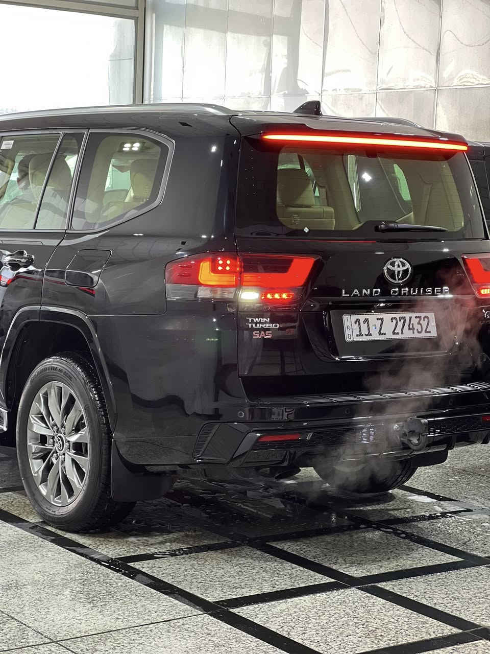 السلام عليكم تويوتا لاندكروزر 2025 نمتدد بلك تون تيربو S بلك نمتدد مغلف نانو كفاله عامه رادر فول موصفات *********** ***********
