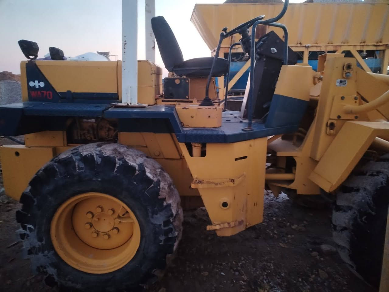 شفل كوماسو حجم ٧٠ دخول جديد رقم وسط أرقام انكليزي مكفول كفاله عامه كله علا الشركه  برقي ما مفتوح بي يعني زيرو التصال ***********
