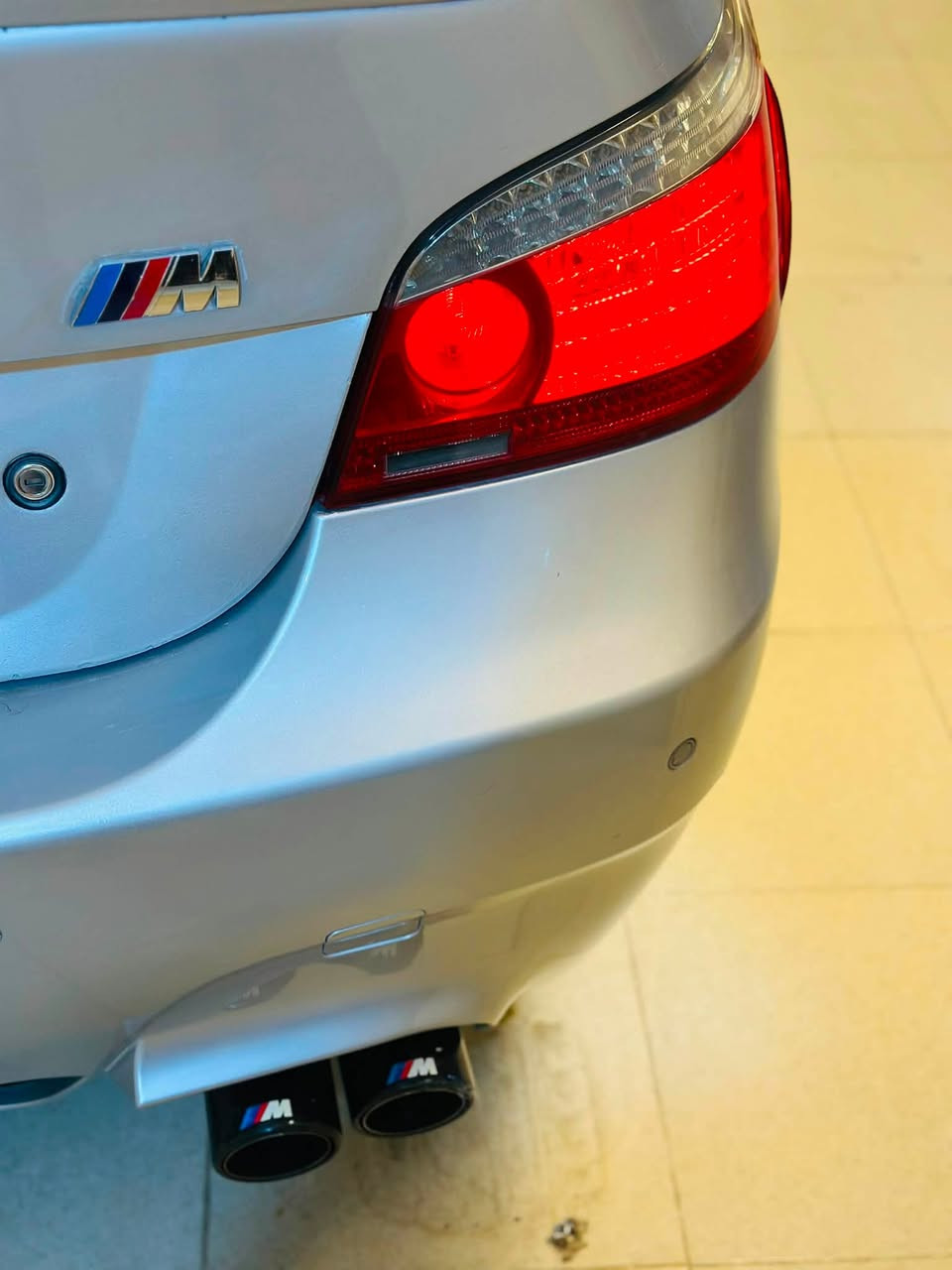 BMW E60 550 2006
-------------------------------------
#السعر : 133$ وبيه مجال بسيط 
‏
#رقم الهاتف : *********** 

#رقم السيارة : سليمانية  

#مكان السيارة : واسط/العزيزية 
-------------------------------------
للبيع فقط 
ميماتي موديل 2006 حجم 550 نوزل قصير 8 سلندر السيارة صاروخ 🚀🚀 رقم مميز  سليمانية جديد سنوية جديدة سيارة كت M كامل داخل + خارج بيه صبغ اثر جراد بدون اي حادث شواصي لغود كفاله صفر مسج بدون اي عطل 
تفاصيل سيارة 👇🏼👇🏼
1_ بصمة 🗝
2_محرك 8 سلندر⁦⁩+كير تبترونيك مكفولات ⁦⚔️
3_تبريد قطعتين ❄️
4_كروز سرعة 🔒
6_مراية داخلية+جانبة عاكسة 🪞
7_تحكم ستيرن ⚔️
8_ كشنات كهرباء⚡️
9-شاشة اعطال🖥
10-داخل اسود  
11-لايت زنون LED 🔦
12_ كشنات M 
13_سلايت 
14-ويل 19 M تو سايز+تخم تاير جديد⚔️
15-بك لايت LED اشارة حمرة 💡
16-صدر امامي خلفي جديد ⁦⚔️
17-داخل جلد وقماش 
18-هزة وفحص جديد⚔️
19-حساسات امامية خلفية ⚔️
20-انارة ترحيب💡
21-دمامات بلادية 
22_منفذ AUX
23_ماوس تحكم 
24_شاشة 
25_سوارات متغيرة + منظومة زنون 
26_شاشة جبيرة 
27_بردات 5 خلفية كهرباء 
28_حساسات امامية خلفية 

-------------------------------------
