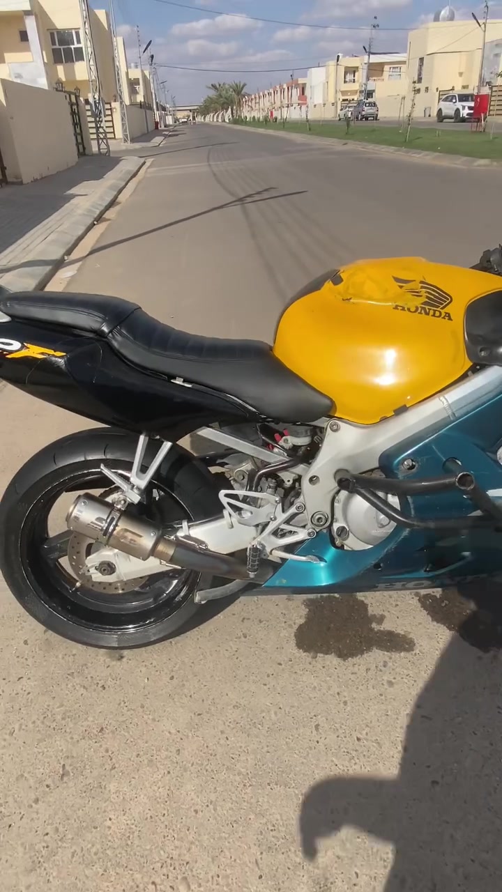 السلام عليكم دراجه بطح F4 600موديل 2003 وشرط اسبانه ما ممدوده ع المحرك رايدها ب20ورقه وبيها مجال ***********

