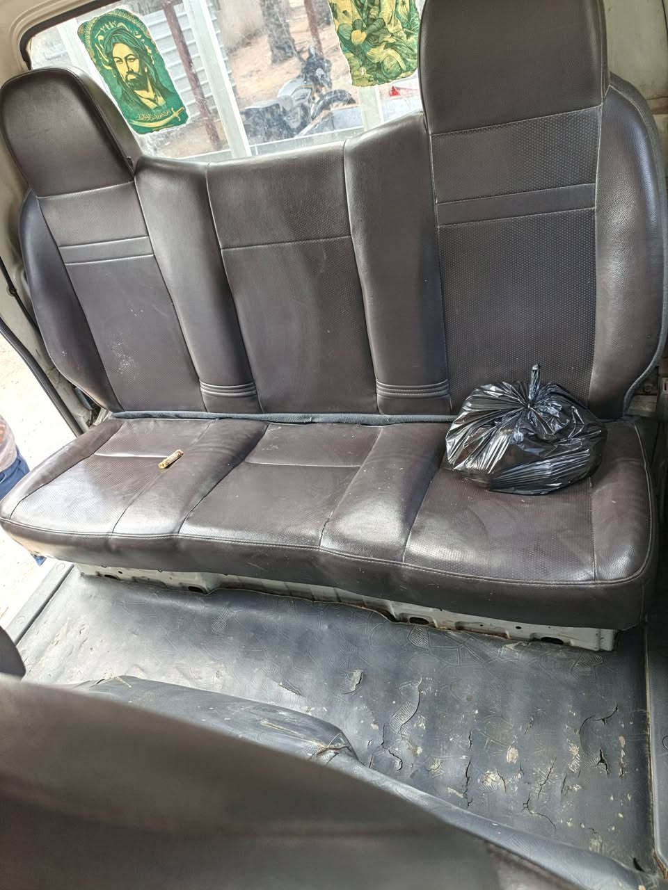 السلام عليكم كيا بنكو موديل ١٣ رقم واسط للبيع سياره نضيفه كير ومكينه وشاصي وحداديه مال جناي ماعدا بوش بلستيرن 
بسيط سنويه للا٢٠٢٩ 
***********
