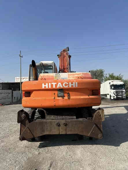 السلام عليكم 
حفارةللبيع فيات هيتاشي موديل 2001  مشتغلة 13500 ساعة جديد جاهزة للعمل مأسسة نقار وكماشة بلادي تبريد ثلج
 رقم سليمانية باسمي
للاتصال ***********
