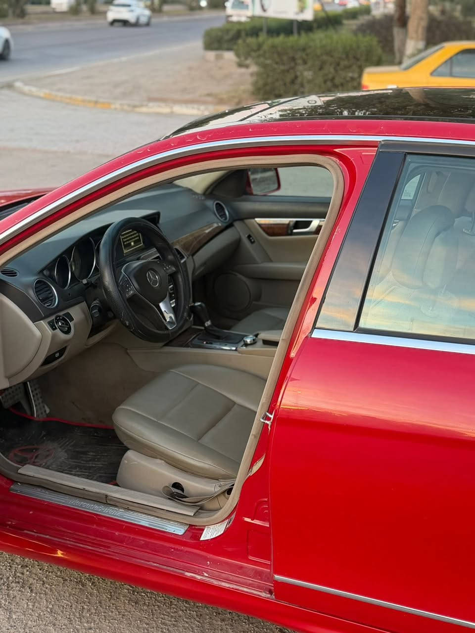 سلام عليكم مرخصت الادمن مارسيدس2012 c300فور متك سياره فول مواصفات مكينه 6 سلندر سياره جديده كير صدر تخم تاير كله جديد سياره مابيه نقص صبغ حزام بدون ضربه بدون تبديل مكان السياره سعر 108 بغداد شهداء البياع رقم الهاتف *********** ممتواجد عل فيس
