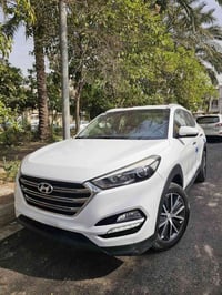 للبيع هونداي توسان موديل ٢٠١٧ لون ابيض رقم بغداد انكليزي مكفوله كفاله ...