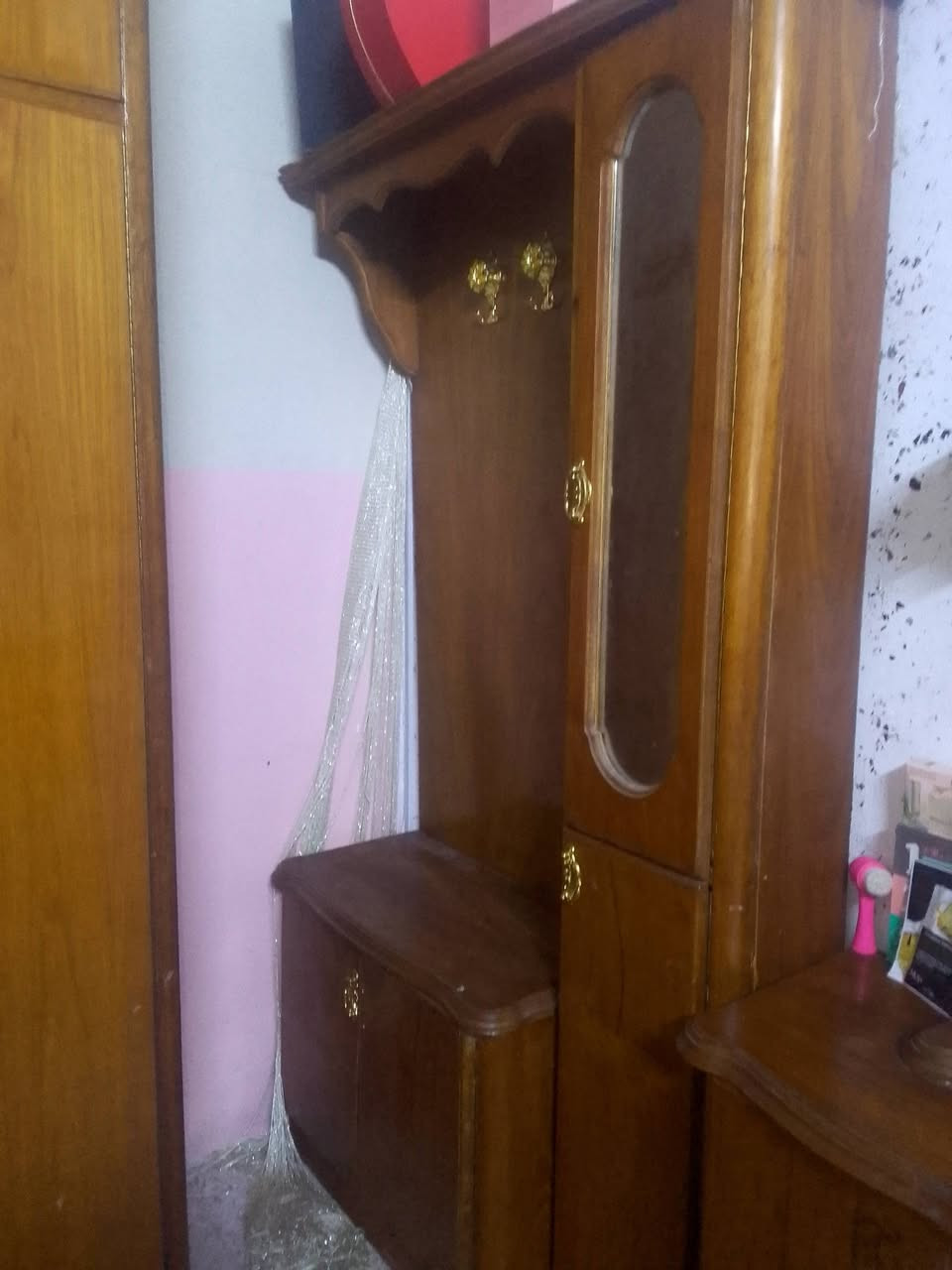 السلام عليكم عندي غرفه نوم خشب عراقي للبيع سعرها 700الف مع الدوشك قفل الاستفسار عل رقم ***********
