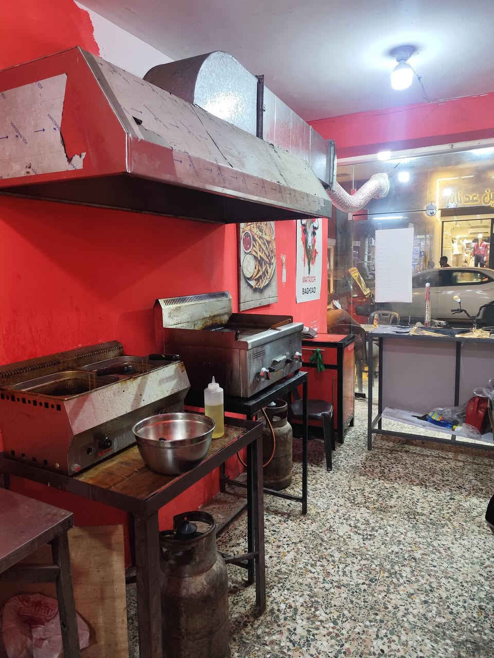 مطعم كامل إلى البيع تفاصيل المطعم خاص شغال و خير من الله اذا تريد تتفق وياه ابو الملك على الايجار المطعم صاير اب صف كهوة و اب بغداد الجديدة.

سبب للبيع عندي سفر و لزم ارجع إلى السويد
اريد ابيع المحل شلع


**إذا كنت صاحب هذا الإعلان وتريد حذفه لأي سبب، رجاءا أرسل رسالة إلى الدعم الفني**